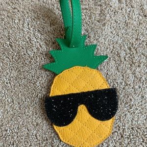 Cute pineapple luggage tag!